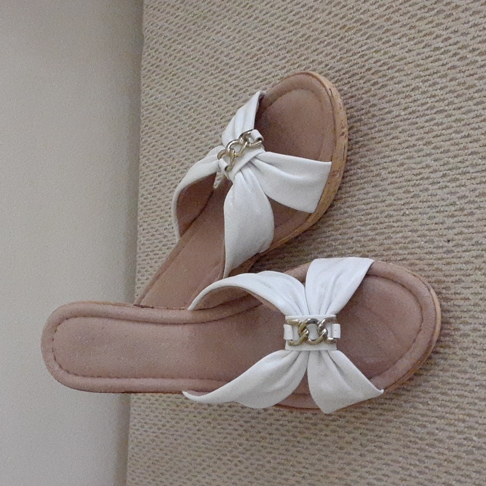 Bella Vita Wedge sandals